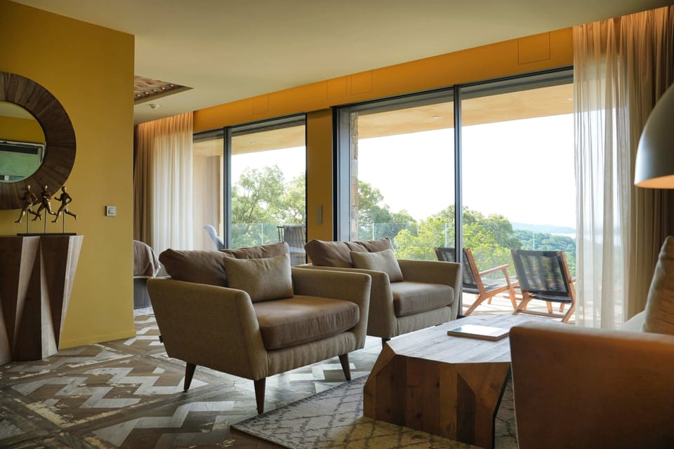 Royal Room | Premium bedding, pillowtop beds, in-room safe, desk