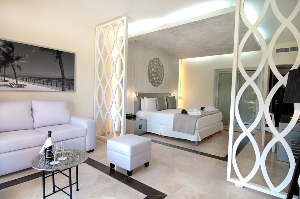 Privilege Junior Suite with Jacuzzi | Minibar, in-room safe, desk, blackout drapes