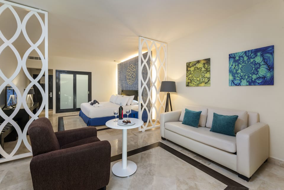Privilege Junior Suite Nature View | Minibar, in-room safe, desk, blackout drapes