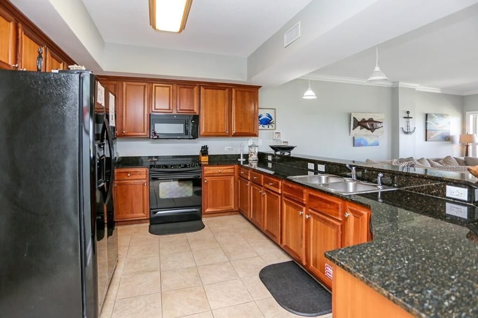 Condo, Multiple Beds (Paradise Shores 403 Sunset Paradise) | Private kitchen | Oven, toaster