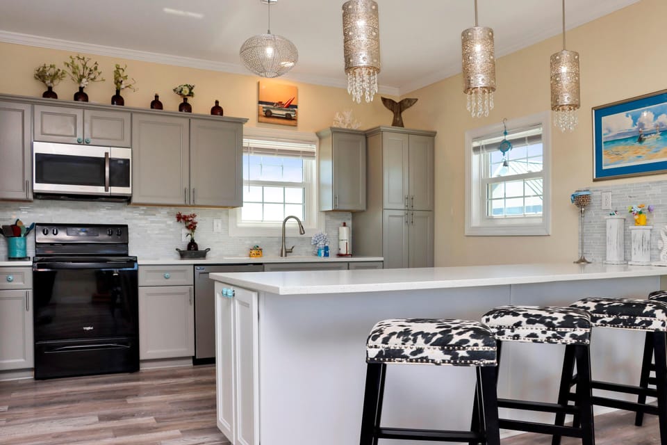 House, Multiple Beds (The Chill Inn) | Private kitchen | Oven, toaster