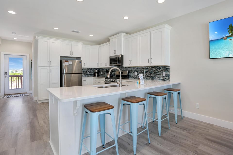 House, Multiple Beds (Beach Fantasies B) | Private kitchen