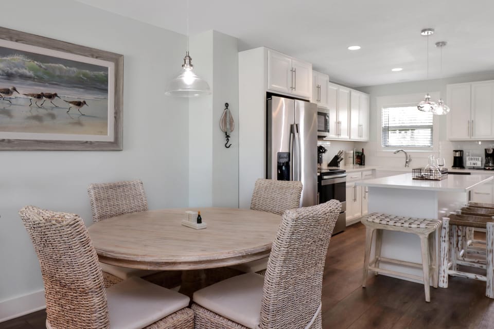 House, Multiple Beds (Wine Down) | Dining