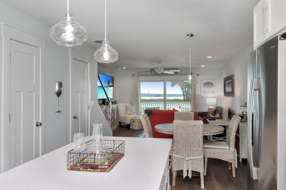 House, Multiple Beds (Wine Down) | Interior