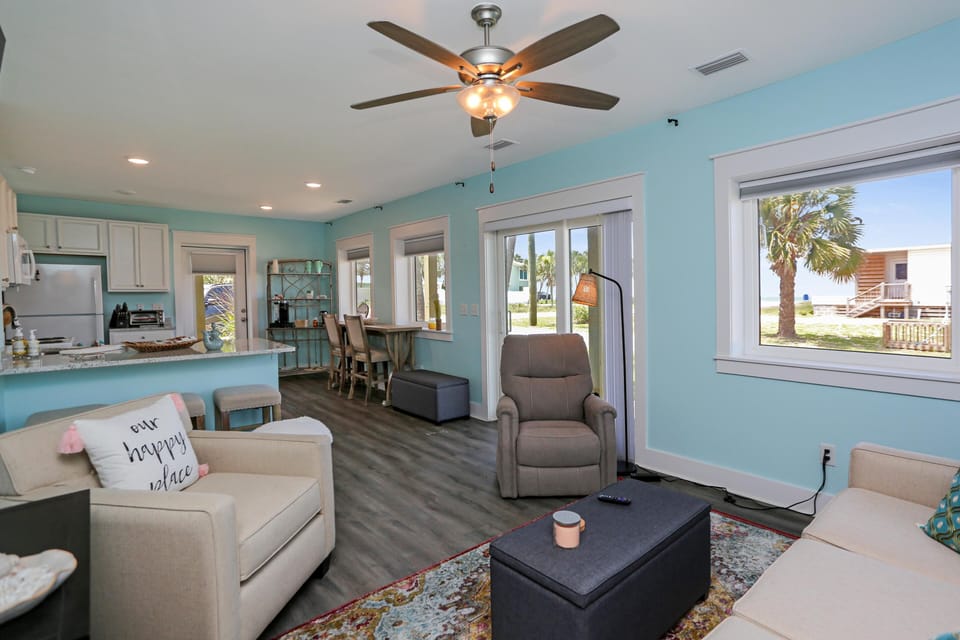House, 2 Queen Beds (Beach View Lower) | Living area
