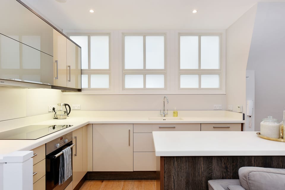 Superior House | Private kitchen | Full-size fridge, microwave, oven, stovetop