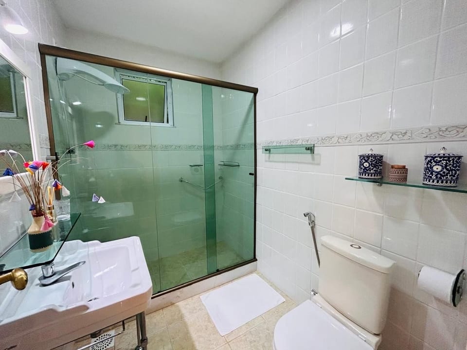 Superior Studio Suite | Bathroom | Free toiletries, hair dryer, towels, soap