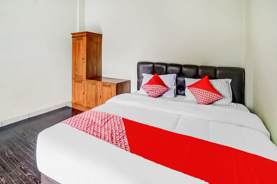 Family Suite | Desk, WiFi (free), bed sheets