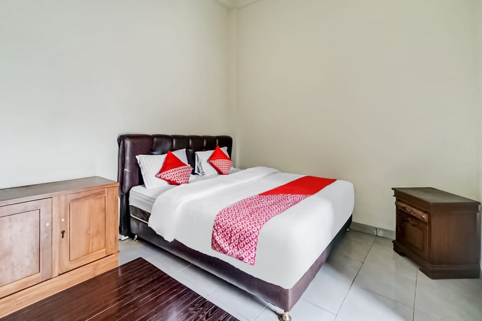 Family Suite | Desk, WiFi (free), bed sheets