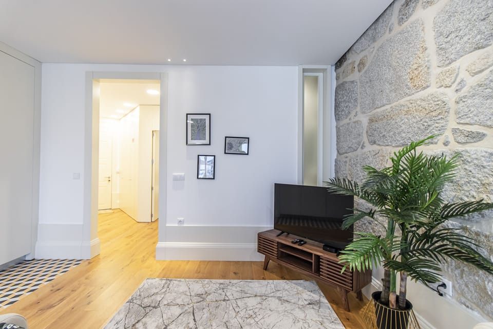 Deluxe Studio | Living area | Flat-screen TV