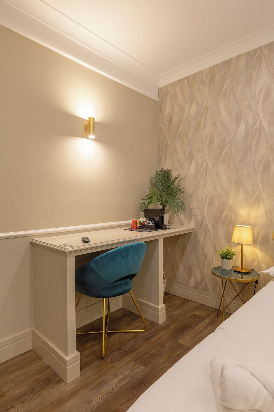Double Room 5 | In-room safe, desk, soundproofing, WiFi (free)
