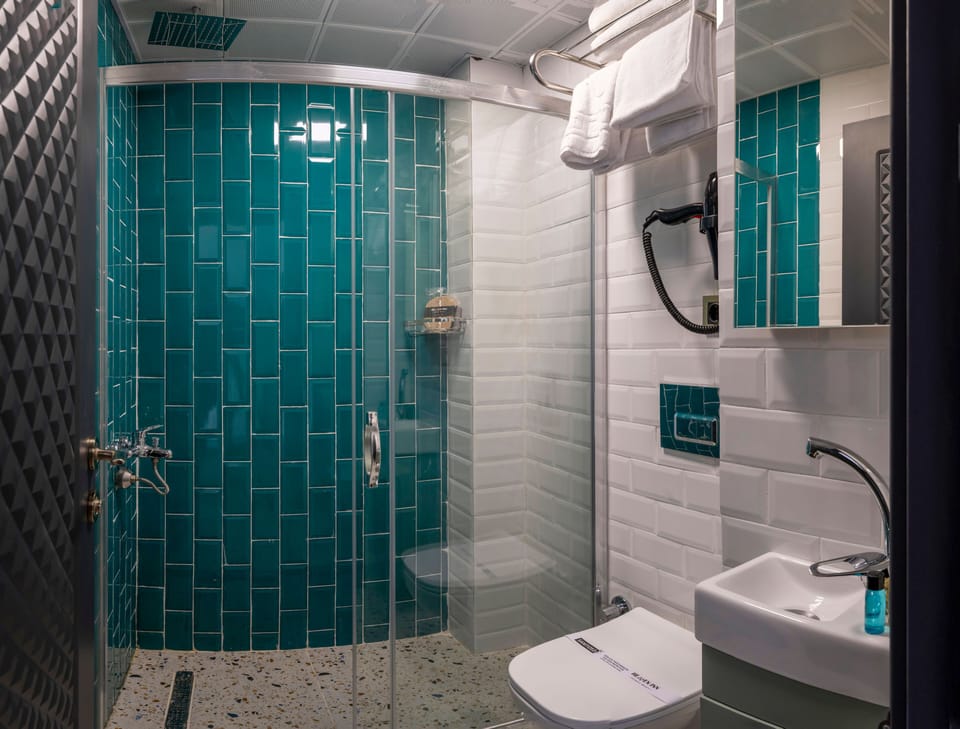 Deluxe Double Room | Premium bedding, minibar, in-room safe, desk
