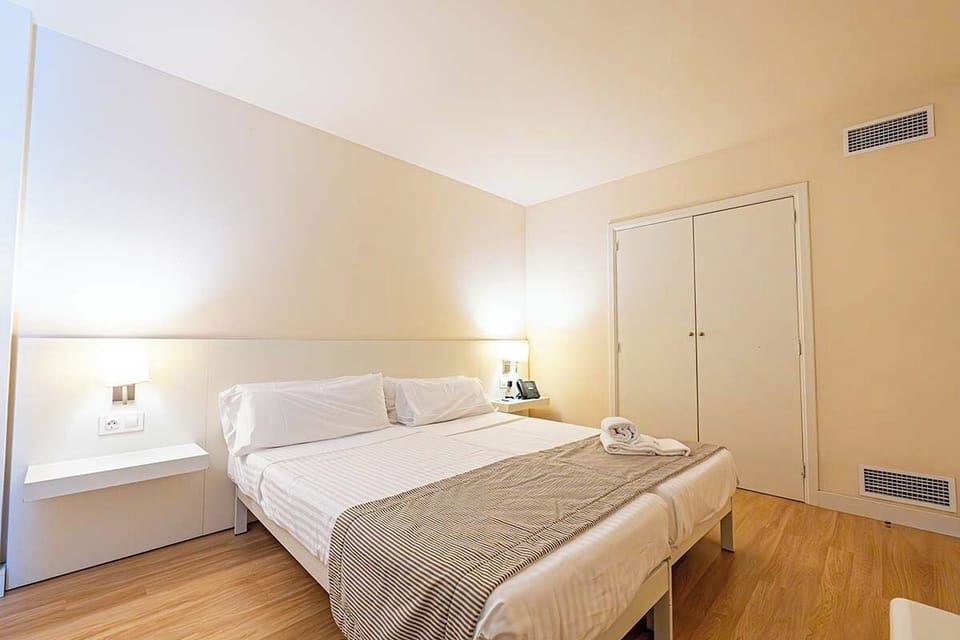 Minibar, in-room safe, desk, free WiFi