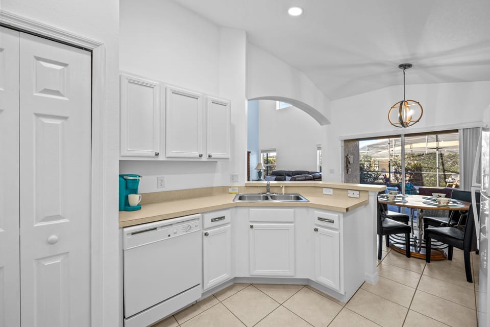 House | Private kitchen | Full-size fridge, microwave, oven, stovetop