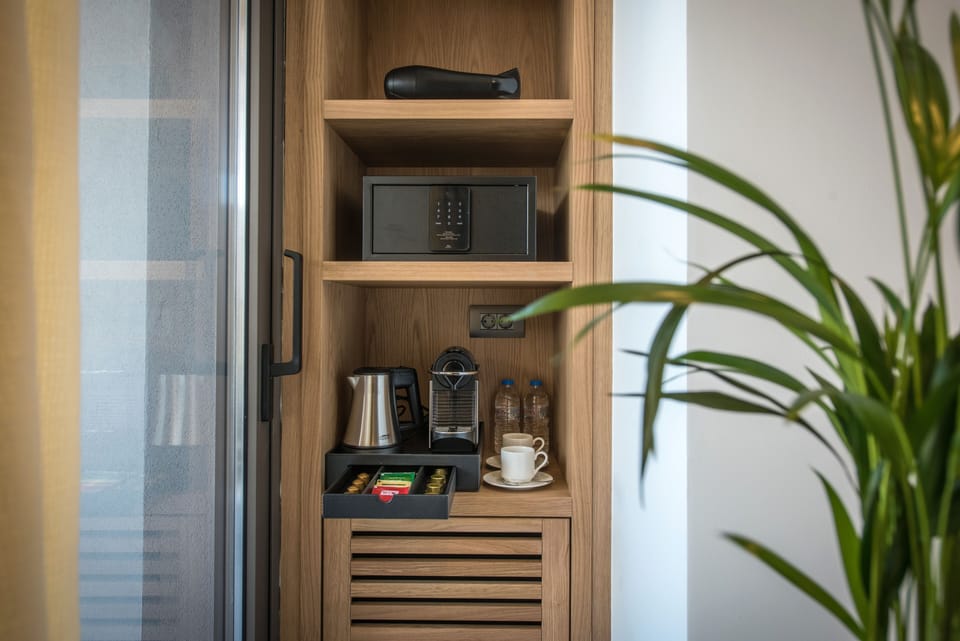 Grand Deluxe Room | Egyptian cotton sheets, premium bedding, pillowtop beds, minibar