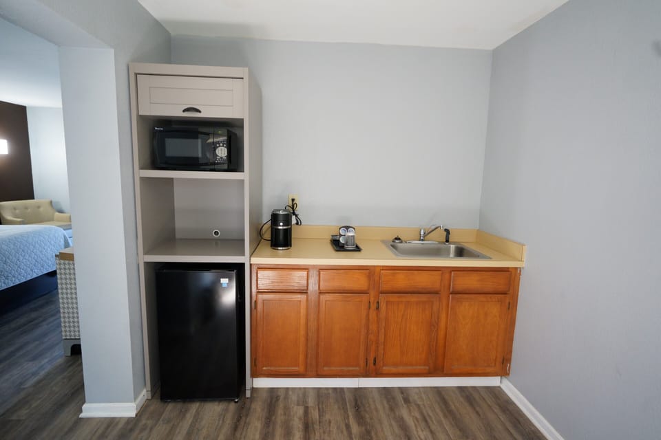 Premium bedding, pillowtop beds, desk, laptop workspace
