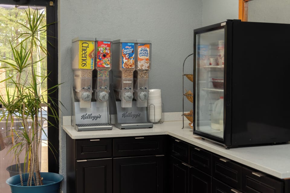 Daily continental breakfast (USD 5.00 per person)