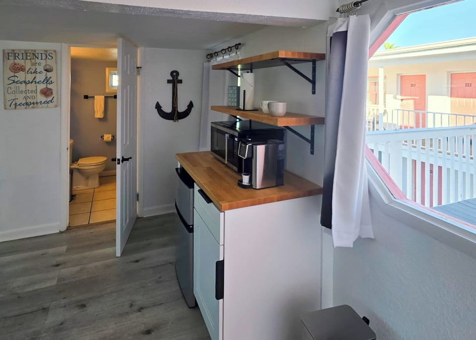 Standard Studio Suite, 1 King Bed with Sofa bed | Free WiFi, bed sheets