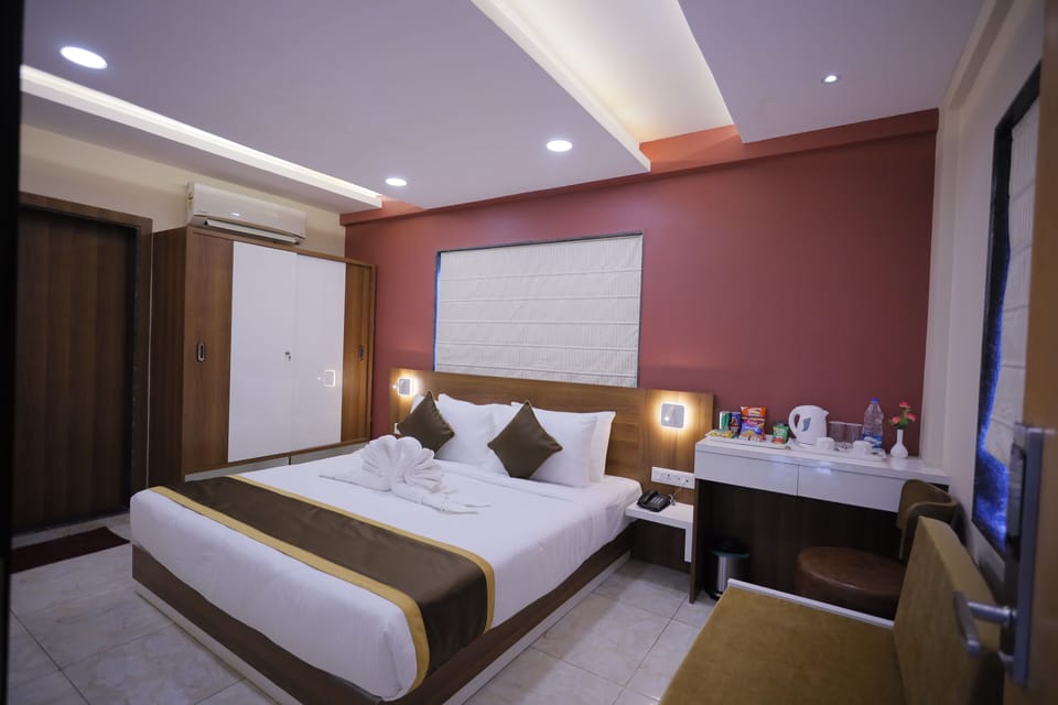 Superior Room | Egyptian cotton sheets, premium bedding, memory foam beds, minibar