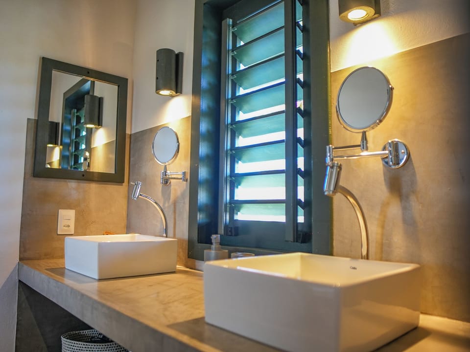 Bangalo Super Master 19 | Bathroom | Shower, hair dryer, towels, soap