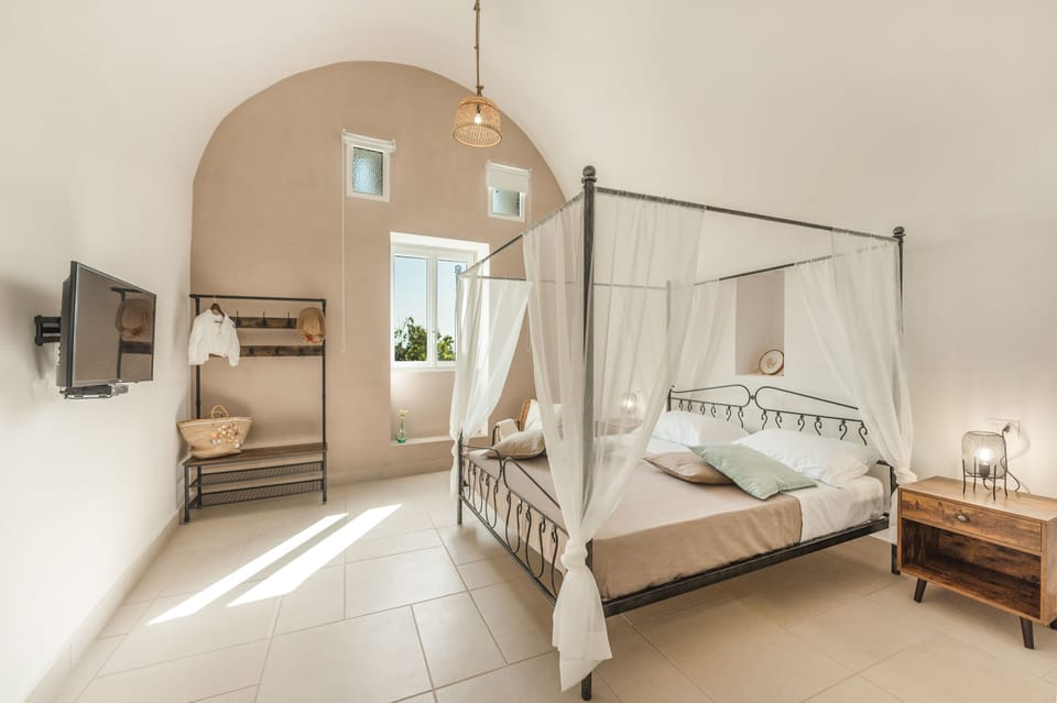 Luxury Studio Suite | Minibar, desk, soundproofing, WiFi (free)