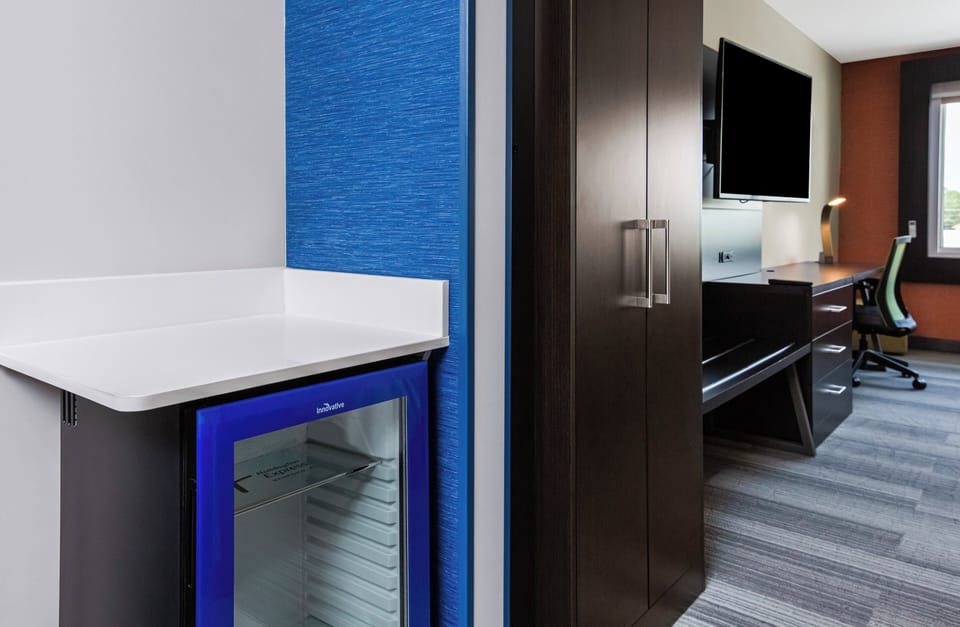 Premium bedding, down comforters, in-room safe, desk