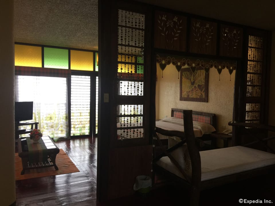 Minibar, individually furnished, desk, rollaway beds