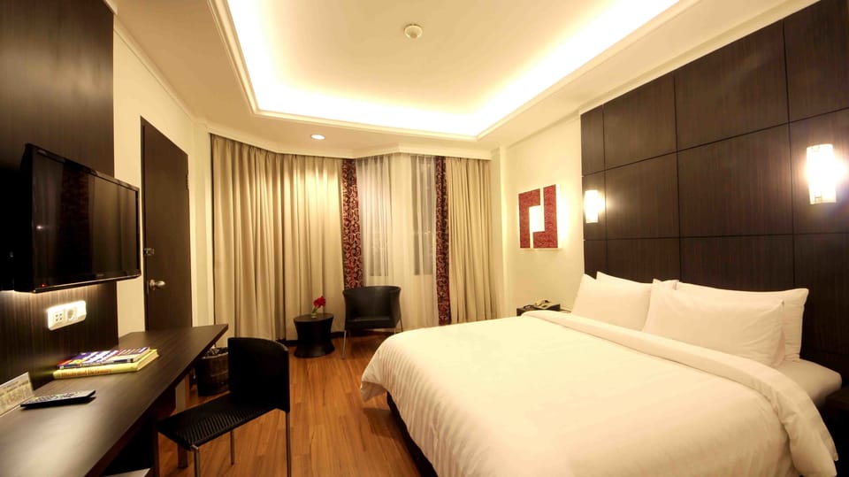 Minibar, in-room safe, desk, rollaway beds