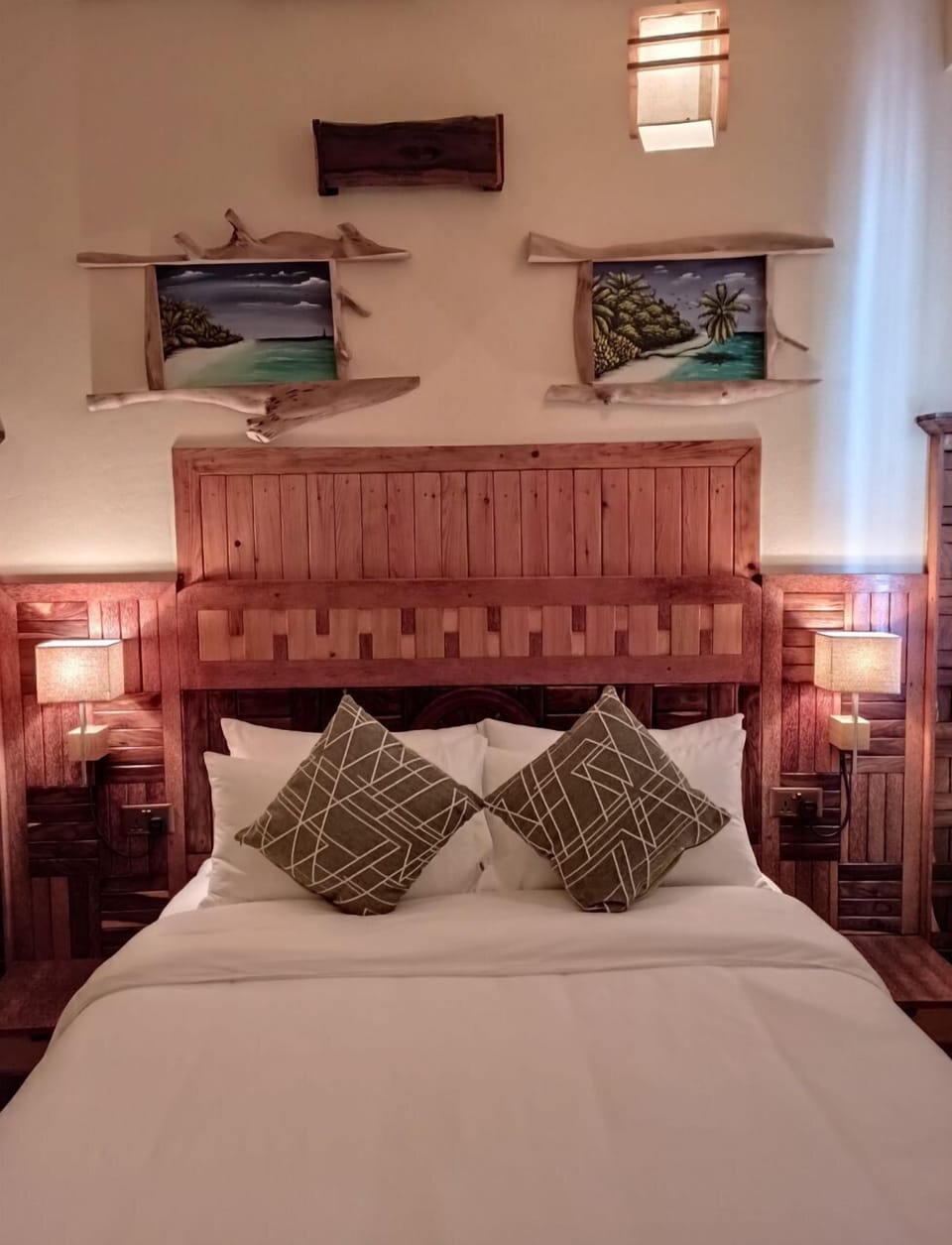 Deluxe Double Room | Iron/ironing board, free WiFi, bed sheets