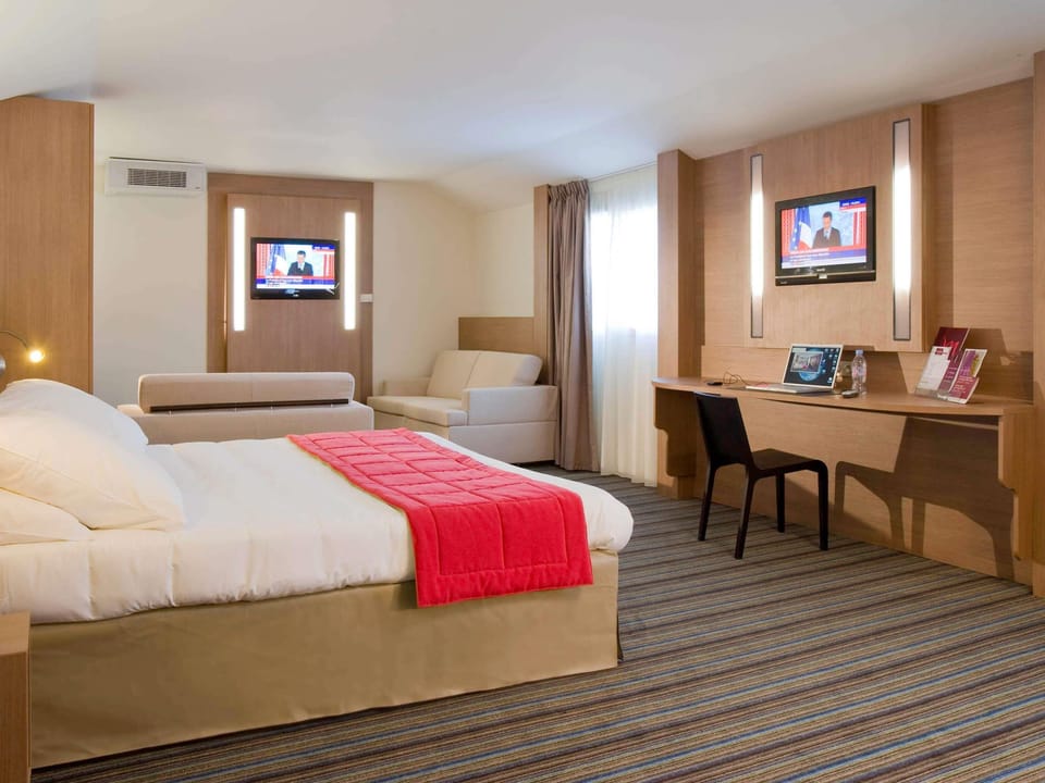 Minibar, in-room safe, desk, blackout drapes