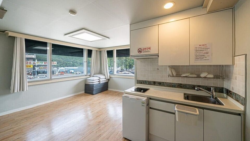 Room (River View 203 (Couple Room))