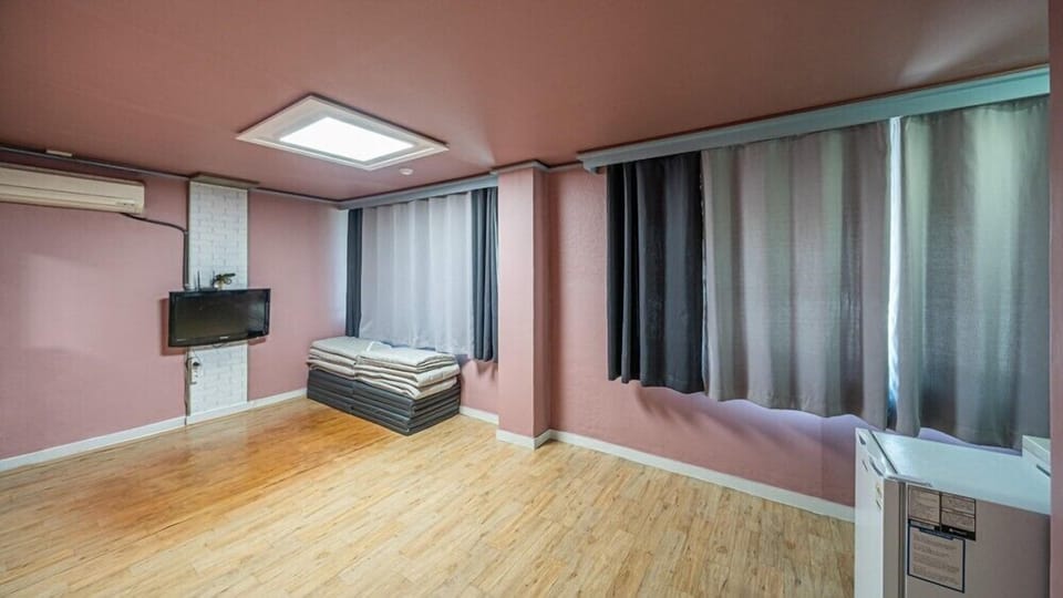 Room (River View 204 (Couple Room))