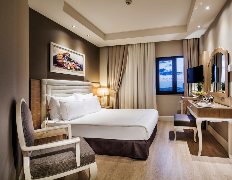 Minibar (free items), in-room safe, soundproofing, WiFi (free)