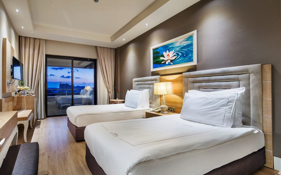 Minibar (free items), in-room safe, soundproofing, WiFi (free)
