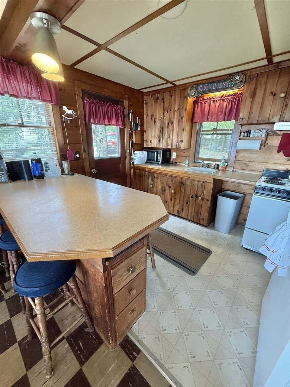 Cabin, 4 Bedrooms | Private kitchen | Coffee/tea maker, fridge, oven, toaster