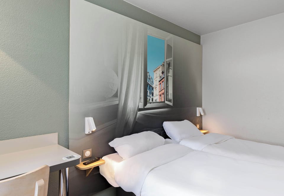 Twin Room, Non Smoking | Desk, iron/ironing board, free WiFi, bed sheets