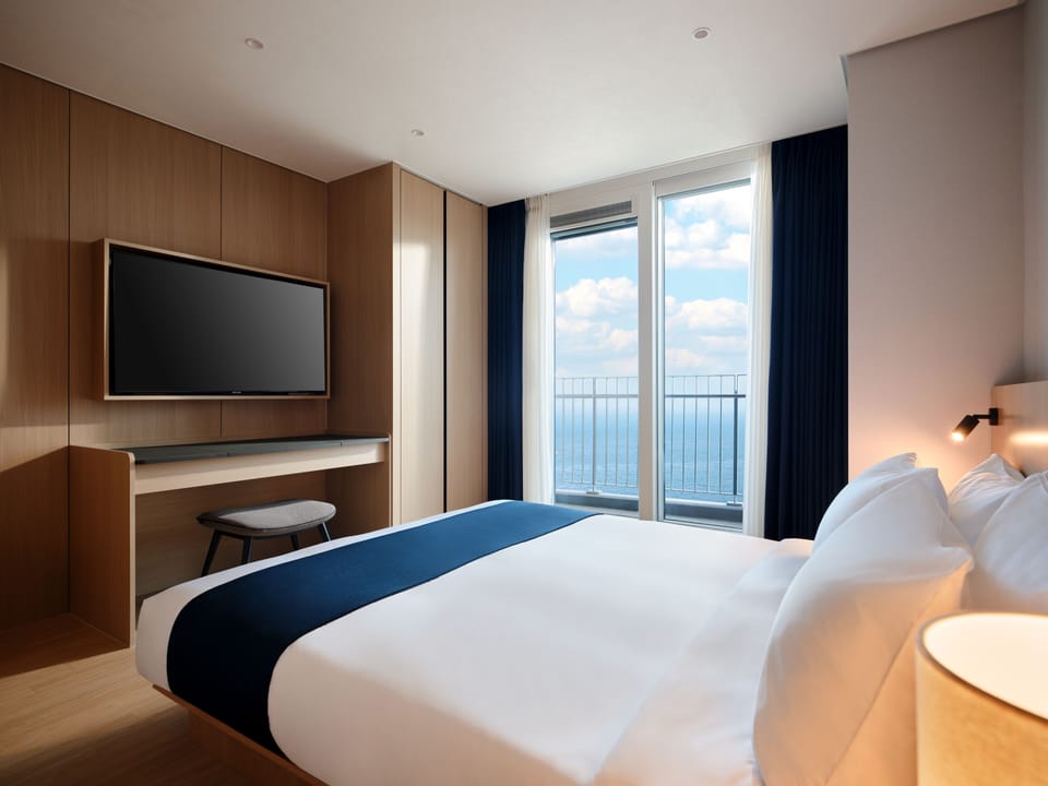 MATIE Suite Ocean view | Free minibar items, desk, laptop workspace, free WiFi