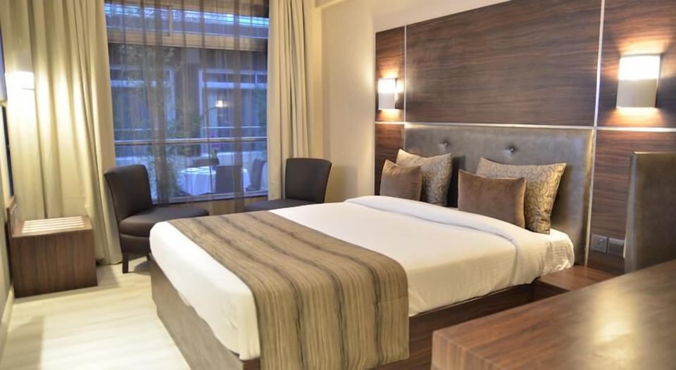Premium bedding, in-room safe, desk, soundproofing