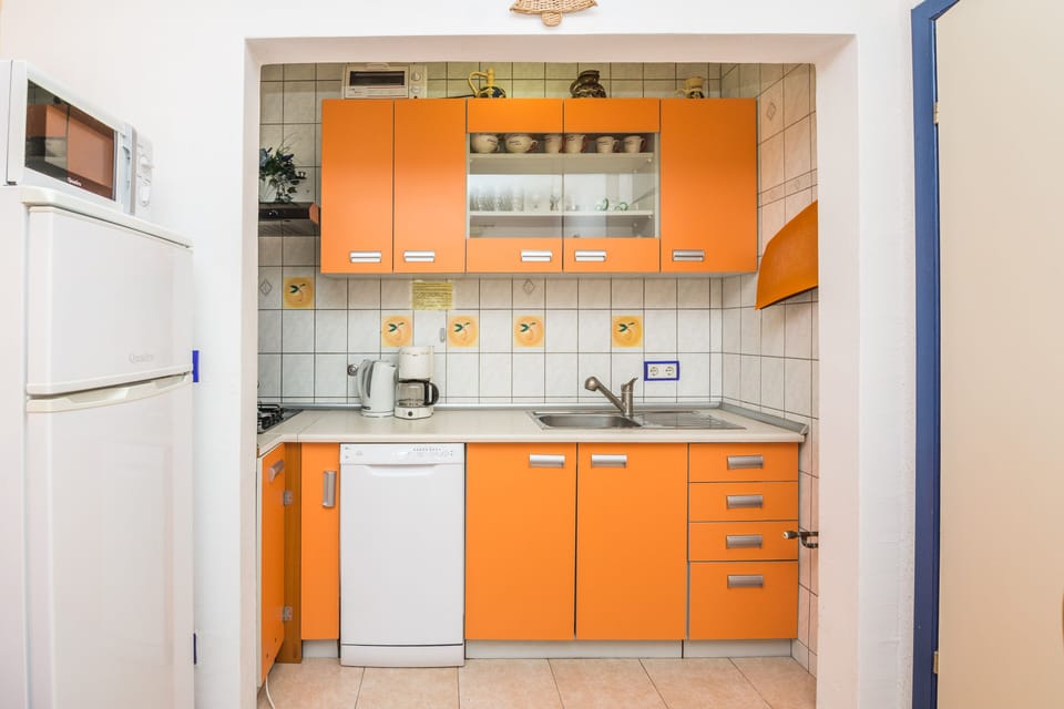 Family Apartment | Private kitchen | Fridge, microwave, stovetop, dishwasher