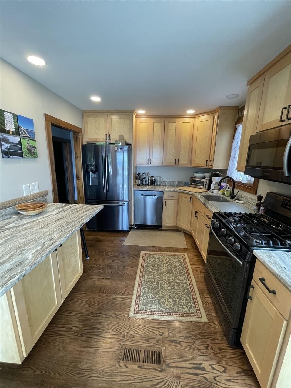 House, 4 Bedrooms | Private kitchen | Coffee/tea maker, fridge, oven, toaster