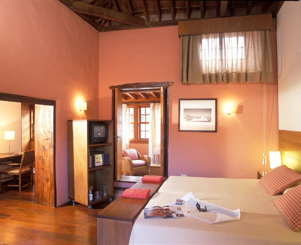 In-room safe, rollaway beds (surcharge), WiFi (free), bed sheets
