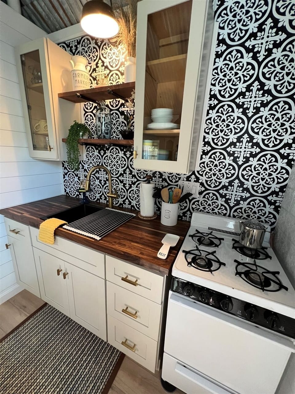 House, 4 Bedrooms | Private kitchen | Fridge, coffee/tea maker, toaster