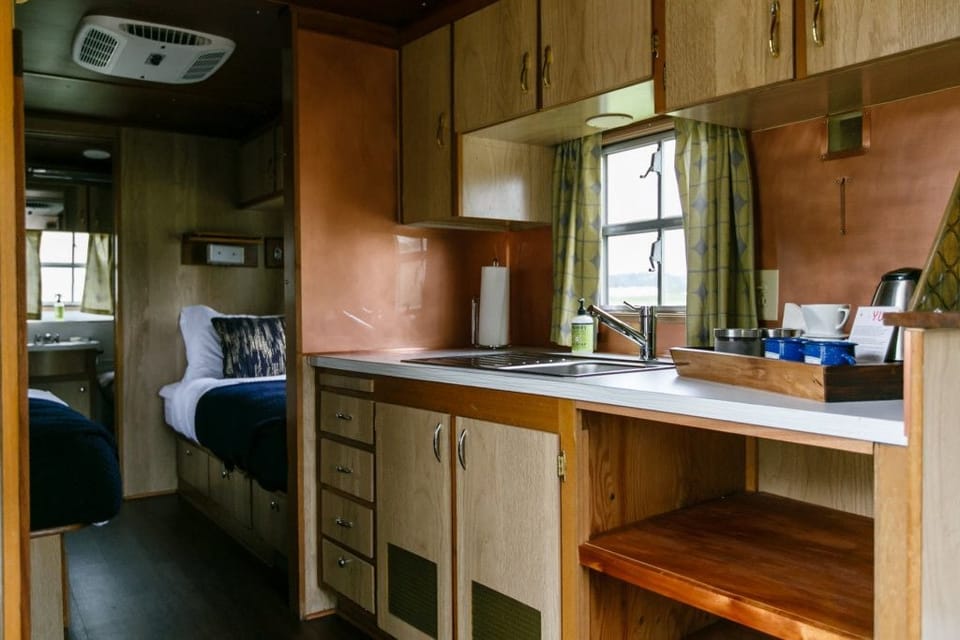 1965 Boles Aero | In-room dining