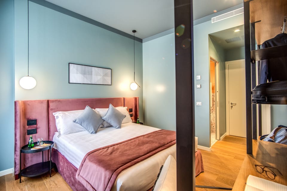 Deluxe Double Room | Hypo-allergenic bedding available, minibar, in-room safe, desk