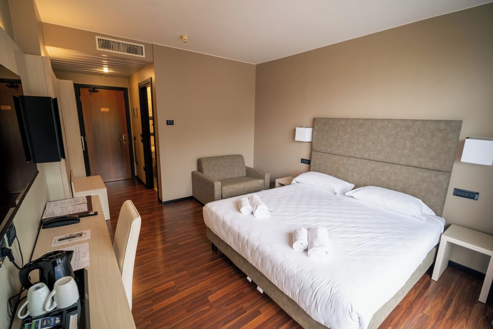 Superior Room, Pool View | In-room safe, soundproofing, free WiFi, bed sheets