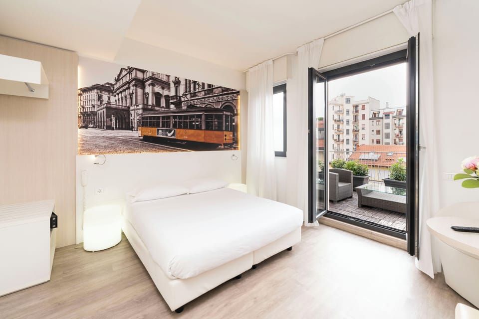 Premium Double or Twin Room | Minibar, in-room safe, desk, blackout drapes