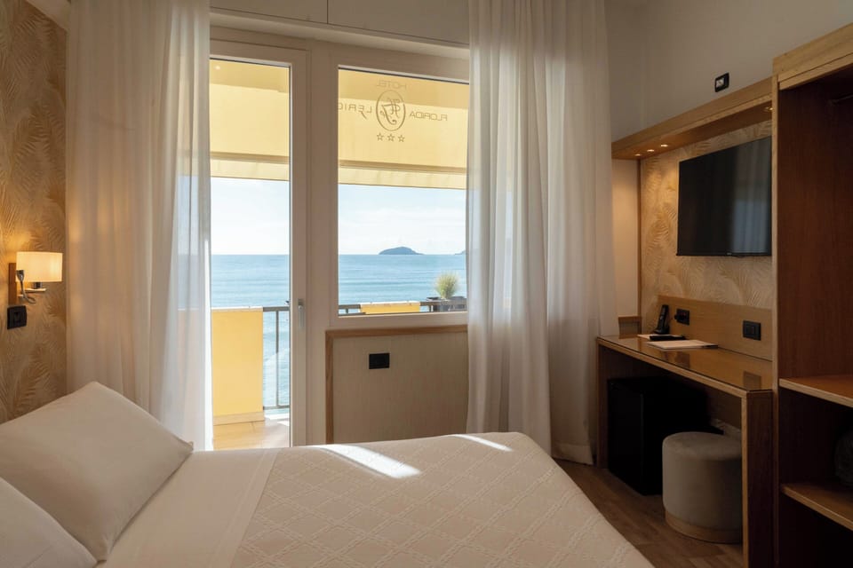 Superior Double Room, 1 King Bed, Sea View | Premium bedding, minibar, in-room safe, desk