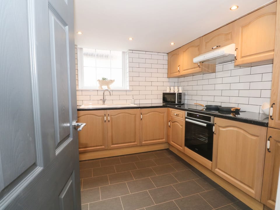 Fridge, electric kettle, toaster, cookware/dishes/utensils