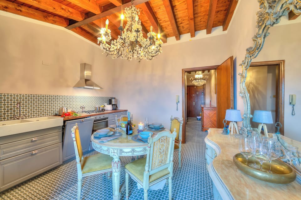 Family Apartment, Multiple Bedrooms (Laetitia Salò-Historic center near) | Private kitchen | Fridge, microwave, oven, stovetop