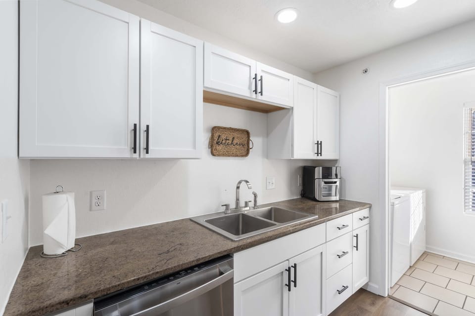 Condo, Multiple Beds, Kitchen, Mountain View (Vineyard Valley Views) | Private kitchen | Coffee/tea maker, dining tables